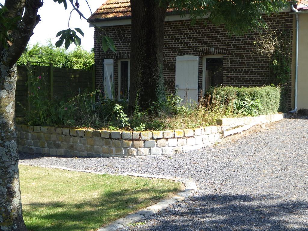 Les Gites Du Vieux Frene Longavesnes Exterior photo